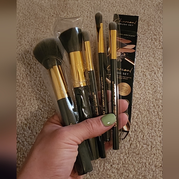 Billion Dollar Beauty 5 pc Charcoal Brush set - Picture 4 of 4